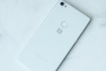 Bphone 4 có tên gọi chính thức Bphone B86, loại bỏ hoàn toàn phím bấm vật lý