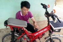 Học sinh sáng chế xe đạp chạy bằng năng lượng mặt trời