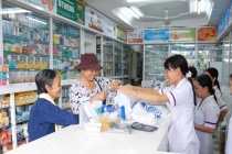 Cơ sở bán lẻ thuốc hướng dẫn người dân khai báo y tế qua 2 ứng dụng NCOVI hoặc Vietnam Health Declaration