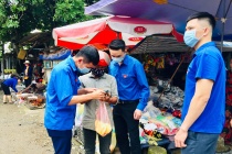 Chi đoàn Sở TT&TT ra quân truyền thông, hỗ trợ cài đặt ứng dụng Bluezone