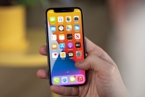 Giá bán iPhone 12 và 12 mini chạm đáy tại Việt Nam, người dùng vẫn thờ ơ
