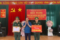 Huyện Kỳ Sơn tặng thưởng CBCS Đồn Biên phòng Nậm Cắn 20 triệu đồng
