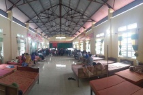 Bố trí giường nghỉ cho người dân làm căn cước xuyên đêm