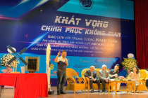 Trung tướng Phạm Tuân truyền lửa cho giới trẻ niềm đam mê chinh phục vũ trụ