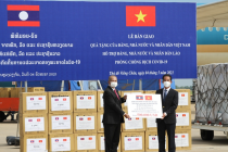 Việt Nam hỗ trợ Lào 500.000 USD, vật tư, thiết bị y tế ứng phó với dịch Covid-19