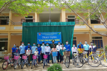 Tặng 21 xe đạp cho các em học sinh có hoàn cảnh khó khăn nơi biên giới