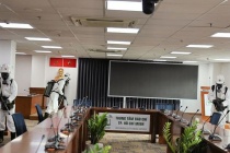 Lữ đoàn Phòng hóa 87 phun khử khuẩn tại Trung tâm Báo chí TP Hồ Chí Minh