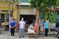 Phường Dương Nội - Quận Hà Đông: Phát miễn phí gạo, mỳ tôm cho hàng trăm người có hoàn cảnh khó khăn