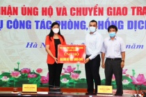 Hà Nội tiếp nhận và chuyển giao 50 máy thở, 550 nghìn bộ test Covid-19