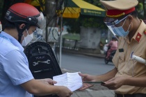 Thủ tướng yêu cầu Hà Nội điều chỉnh bất cập trong việc cấp giấy đi đường