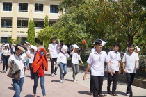 Quảng Bình: Tặng điện thoại thông minh và tính toán hỗ trợ 100% học phí
