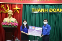 Trao tặng 12.000 chiếc bánh Trung thu cho các chiến sĩ áo trắng tuyến đầu chống dịch