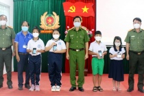 Đồng Nai: Trao tặng 840 thiết bị học trực tuyến cho học sinh nghèo