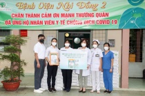 Vinamilk trao tặng 50.000 sản phẩm ColosGold cho con em y bác sĩ tuyến đầu