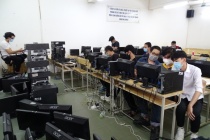 Công xưởng 'tái sinh' máy tính cũ tặng học trò nghèo