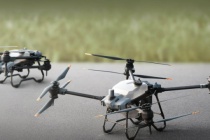 Tỷ phú công nghệ châu Á ra mắt hai siêu phẩm flycam trồng trọt