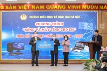 CMC tặng 2.000 máy tính bảng kèm giải pháp học tập mobiEdu cho học sinh khó khăn