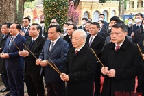 Tổng Bí thư Nguyễn Phú Trọng dâng hương tại Khu Di sản Hoàng thành Thăng Long