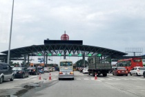 Hà Nội triển khai dán thẻ định danh với ô tô để thu phí không dừng