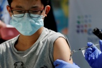 Vaccine COVID-19 đạt hiệu quả hơn 30% ở trẻ em với chủng Omicron