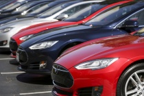 Australia thử nghiệm pin Mặt Trời in cho xe điện của Tesla