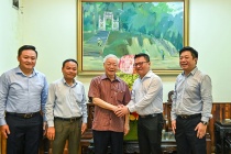 Tổng Bí thư Nguyễn Phú Trọng tặng hoa, chúc mừng Báo Nhân Dân