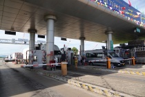 Trạm thu phí không dừng lỗi hệ thống cục bộ, gây ùn tắc trong ngày đầu tiên