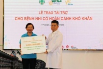 Hỗ trợ 1 tỉ đồng cho bệnh nhân nhi bị ung thư