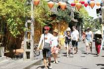 Hơn 2,35 triệu lượt khách quốc tế đến Việt Nam trong 10 tháng