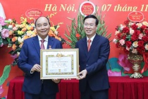 Chủ tịch nước Nguyễn Xuân Phúc nhận Huy hiệu 40 năm tuổi Đảng