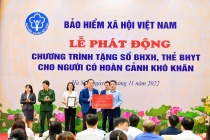 Hơn 45 tỷ trao tặng sổ BHXH và thẻ BHYT cho người dân khó khăn