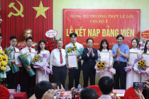 Hà Đông: 7 học sinh ưu tú Trường THPT Lê Lợi được kết nạp Đảng