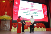 Huyện Ứng Hoà trao tặng hàng trăm suất quà cho gia đình khó khăn, trẻ em mồ côi 