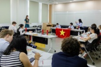 Đội tuyển Việt Nam vào tứ kết cuộc thi tranh biện lớn nhất thế giới