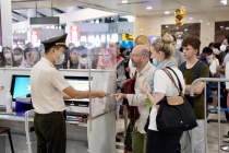 Khách làm thủ tục đi máy bay có thể dùng VNeID
