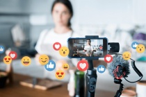 Chuyên gia lo ngại về quy định muốn livestream trên mạng xã hội phải xin phép?