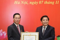Chủ tịch nước Võ Văn Thưởng nhận Huy hiệu 30 năm tuổi Đảng