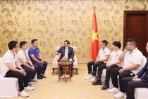 Thủ tướng Phạm Minh Chính gặp Nhóm sinh viên Việt Nam đoạt giải tại cuộc thi của COP28