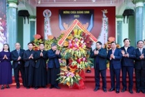 Thủ tướng chuyển lời chúc mừng Giáng sinh của Tổng Bí thư Nguyễn Phú Trọng tới đồng bào Công giáo