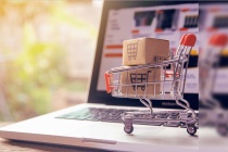 Mua sắm trực tuyến bùng nổ cơ hội và thách thức với các nhà bán lẻ Việt