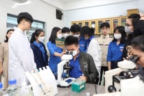 Quy định tuổi nghỉ hưu với giáo sư, phó giáo sư: Khó cho ngành khoa học cơ bản