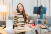 Các chuyên gia nói gì về phiên livestream 75 tỉ đồng?