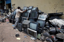 Thế giới trong cuộc chiến với rác thải điện tử