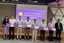 Trao chứng nhận chương trình đào tạo vi mạch nâng cao dành cho giảng viên 2024