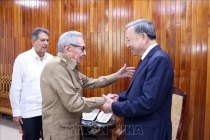 Tổng Bí thư, Chủ tịch nước Tô Lâm chào Lãnh tụ cách mạng Cuba, Đại tướng Raul Castro