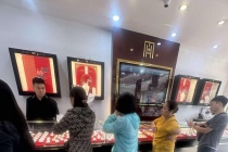 Nhà đầu tư có nên mua vào khi giá vàng liên tục 'lao dốc'?