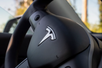Tesla đang xây dựng đội ngũ điều hành từ xa cho dịch vụ taxi robot của mình