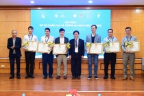 Hội Tin học Việt Nam tặng bằng khen cho 9 hội viên FISU có nhiều đóng góp xuất sắc trong giảng dạy, nghiên cứu khoa học