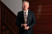 “Cha đẻ AI” Geoffrey Hinton: Giải VinFuture linh hoạt hơn Giải Nobel