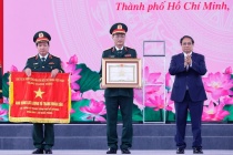 Thủ tướng: Lực lượng vũ trang là điểm tựa trong lòng dân, quên mình giúp dân trong phòng chống dịch
